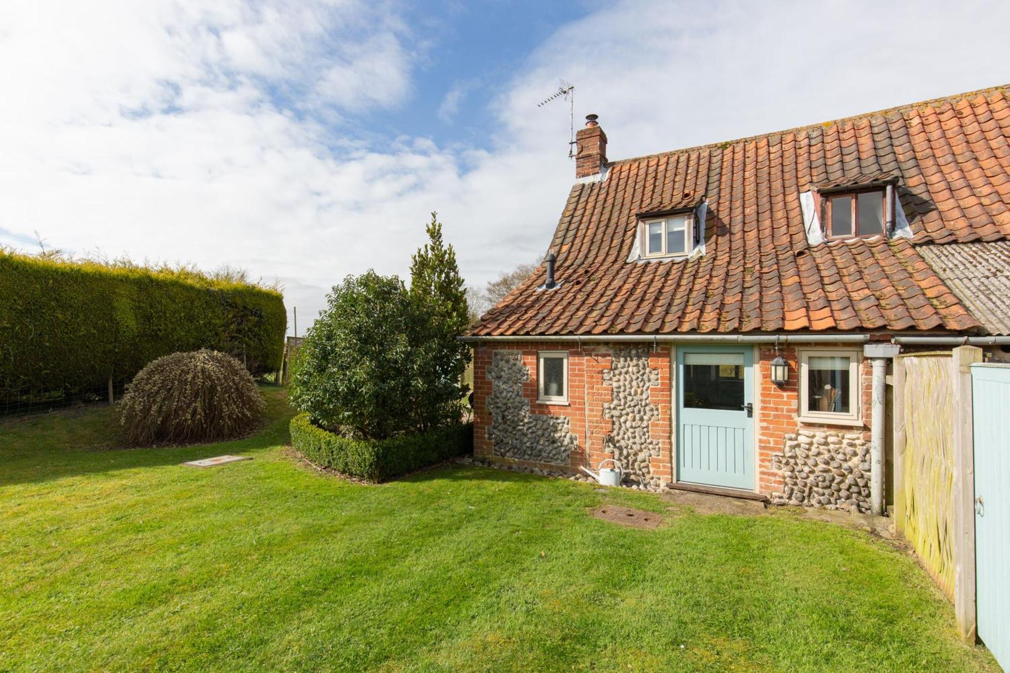 Garden Cottage West Beckham Exterior foto