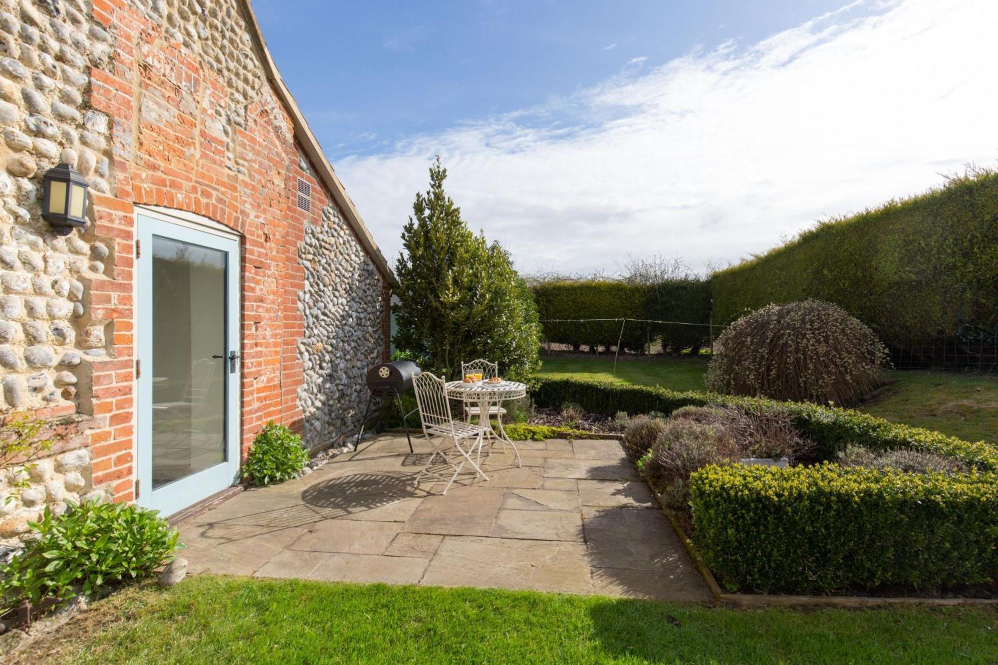 Garden Cottage West Beckham Exterior foto